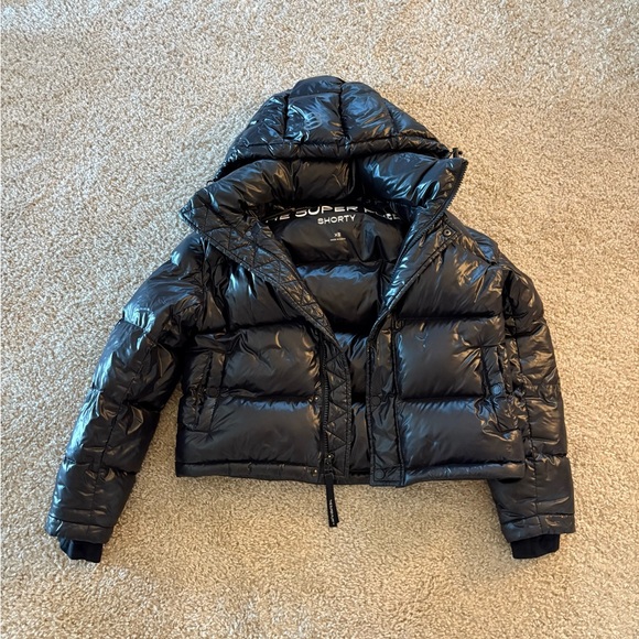 Aritzia super puff shorty in glossy black - Picture 1 of 6